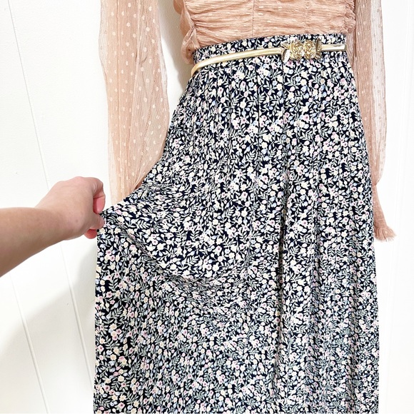 90s Navy Pleated Midi Skirt ft. Sprinkled Pastel Florals | Vintage - Picture 5 of 7
